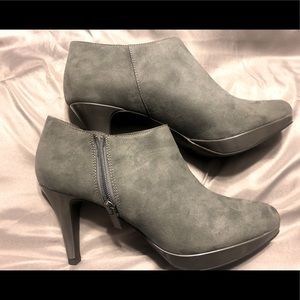 Liz Claiborne Grey Ella Ankle Boots SZ 8.5 NIB
